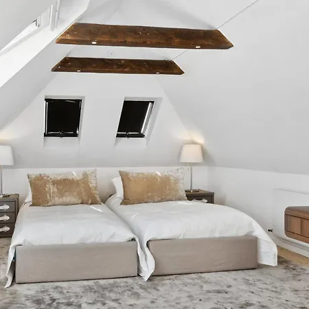 Sanders Swan - Marvellous Close To The Center Of Semesterbostad *