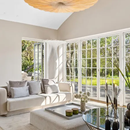 Sanders Swan - Marvellous Close To The Center Of *