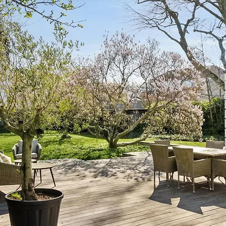 Sanders Swan - Marvellous Close To The Center Of